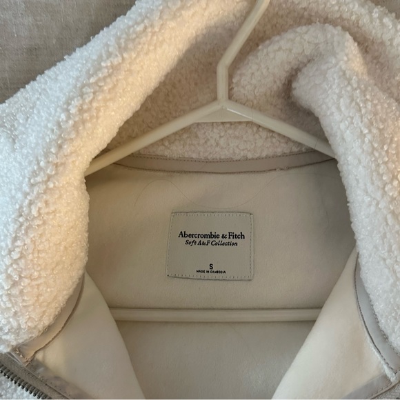 Abercrombie | NWOT Cropped Sherpa Vest - Picture 3 of 3